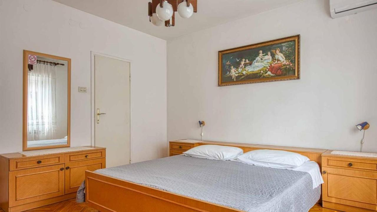 Room Mario โรวีน ภายนอก รูปภาพ